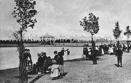 Bandstand & Lake, Wanstead Flats, Wanstead, London. c.1905